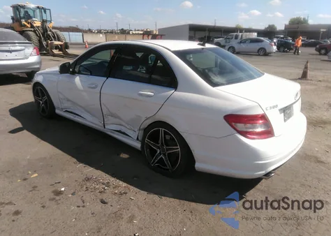 2009 Mercedes-Benz C 300 Luxury/Sport z USA, uszkodzony, nr VIN WDDGF54X59R082338